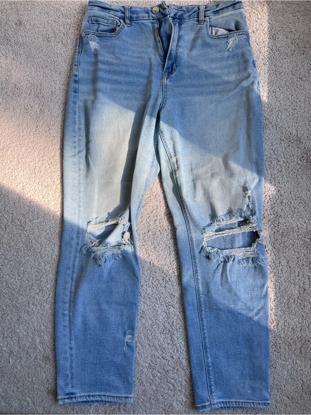 American Eagle Outfitters Light Blue Distressed Mom Jeans